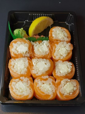 SP1. SAUMON ROLLS (saumon et fromage)